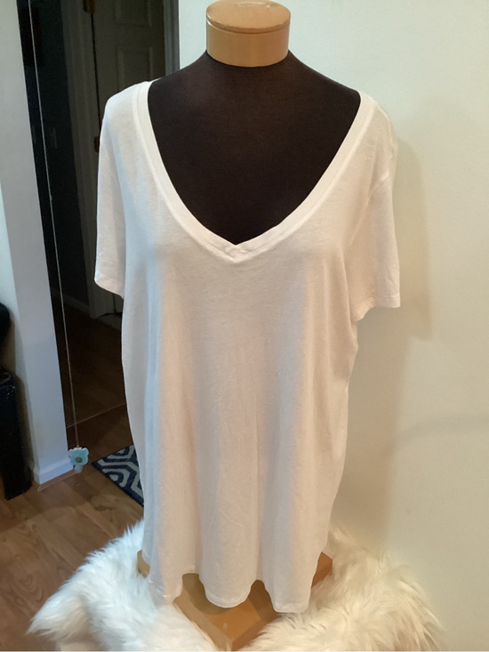 torrid Tops - Torrid White V-Neck Relaxed Fit Tee Size 3 Plus Size Soft Classic Fit Top